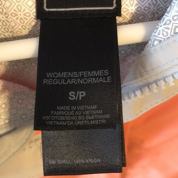 The Women’s  The North Face Jacket Outdoor - Picture 3 of 8